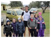 5 febbraio 2012 - Cds di Cross Calabria - Montepaone: Luca tocco circondato da i piccoli fans